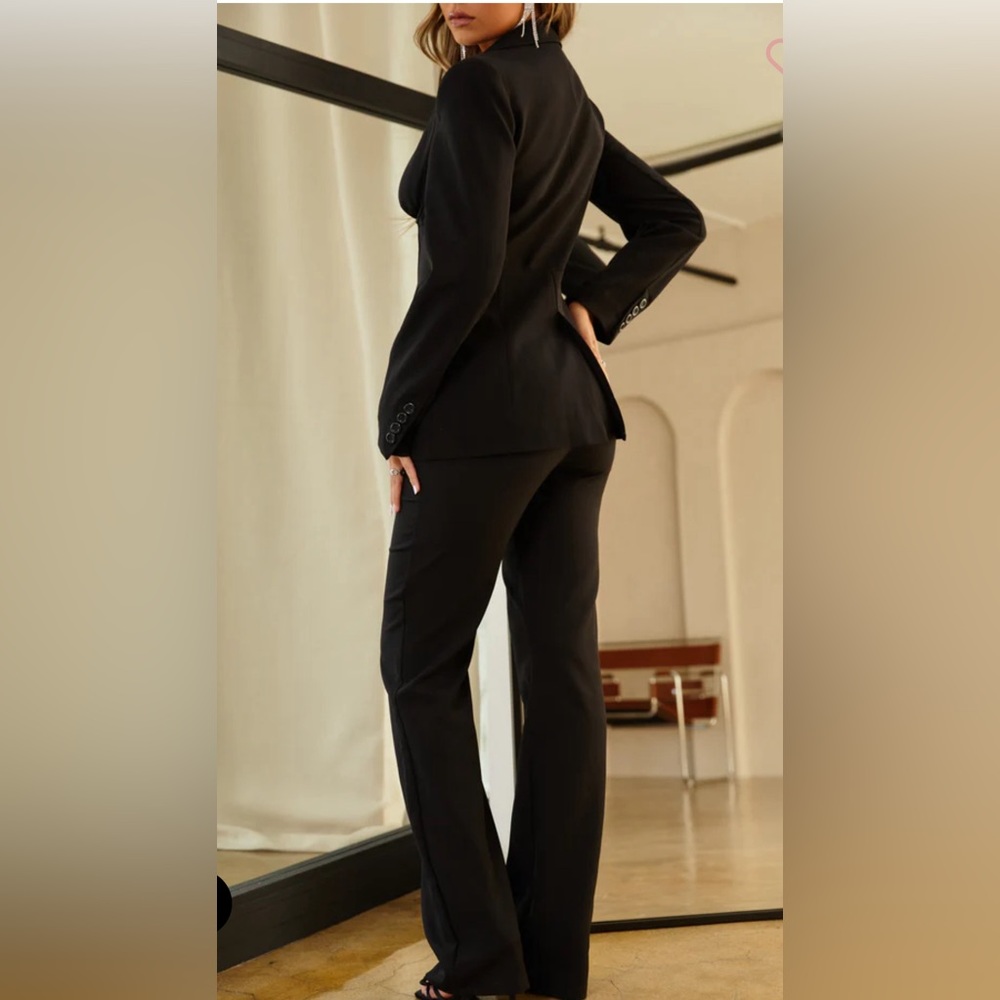 MISS LOLA ALANA - BLACK
TWO PIECE PANT SET - Picture 3 of 7